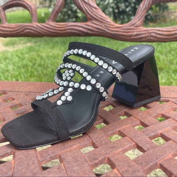 💋NWT KATY Perry Micro Suede Black Crystal Embellished Sandal - Picture 1 of 15